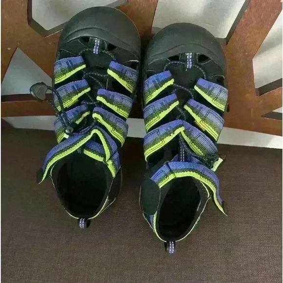 Keen Kid Sandals size 4. Used like a New - Picture 1 of 6